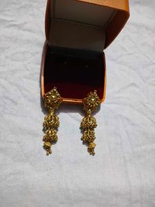 Elegant Gold Jhumka Earrings