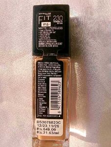 Maybelline Fit Me Matte+PorelessFoundation 230
