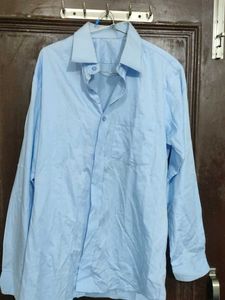 Men's Light Blue Button-Up Shirt