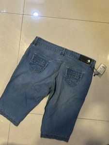 Light Wash Denim Capri Pants