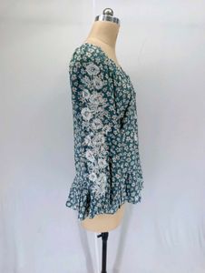 Charming Floral Print Top with Tie-Neck