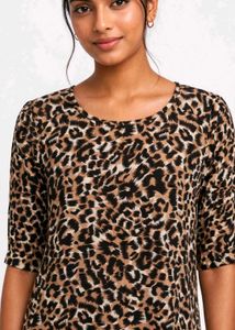 Chic Leopard Print Top