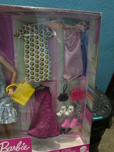 Barbie Doll with Fashion Accessories no coins