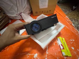 4K HD Quality Projector New Conditions.