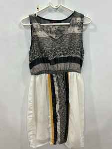 Stylish Sleeveless V-Neck Dress