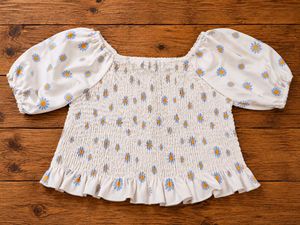 Cute Daisy Print Smocked Top