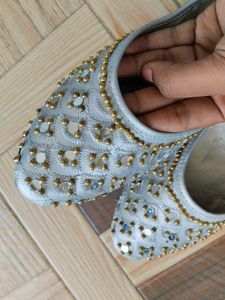 🥿✨Embellished Sliver Juttis