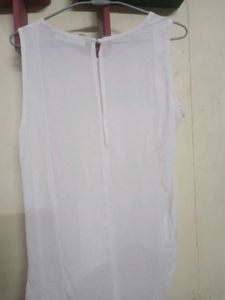 Chic White Sleeveless Top