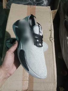 NEW NO USED SNEAKERS SHOES FOR MAN,