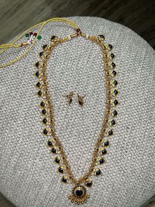 Elegant Gold-Tone Necklace & Earrings Set