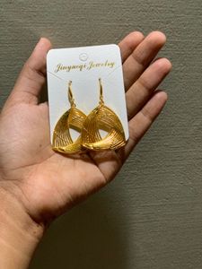 Sparkling Bracelet &amp; Stylish Earrings Set