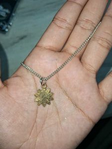 Daisy Flower Pendant Necklace