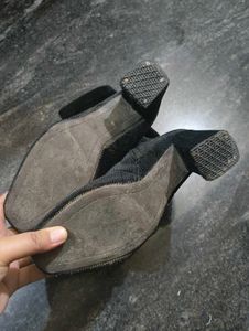 Chic Black Corduroy Boots