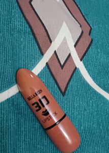 nude lipstick