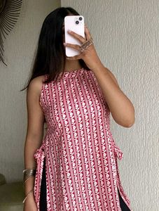Stylish Printed Sleeveless Kurta