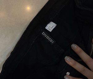 H&amp;M ‼️ Ripped Skinny Curvy Jeans - 32