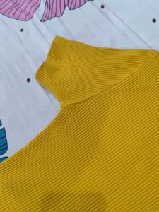 Yellow Ribbed Short Sleeve Top 🌻