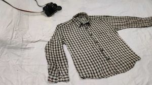 Unisex Apple Cut Design Shirt with Pocket
