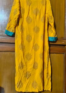 Avaasa Mustard Yellow Printed Straight Kurti⭐