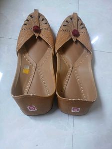Stylish Tan Leather Jutti Flats