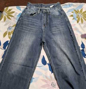 High-waisted, wide-leg denim jeans in a medium-to-