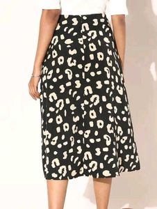 Brand new cut out style animal printed skirt