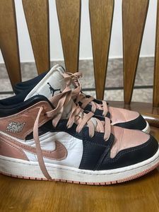 Air Jordan 1 Mid SE Sneakers