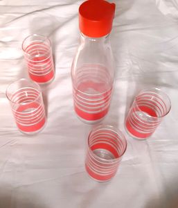 New &amp; Unused Glass Bottle And 4 Glasses Cup Sipper