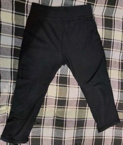 Comfortable Black Cropped Capri