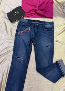 Light Stretch  Waist 33iches Mid Rise Jeans .comfortable Fabric And Fit With Back Pockets too.