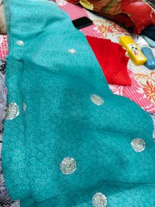 Beautiful Saree In Two Colour With Different Print