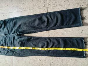 Stylish Dark Wash High-Waist Raw Hem Jeans