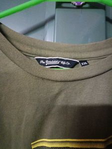 combo of olive green and black t shirt roadster