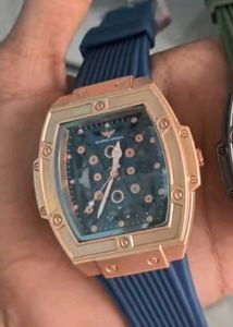 Luxury Silicone Strap Analog Watch
