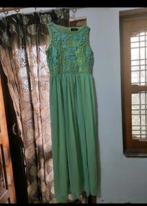 Elegant Green Maxi Dress with Floral Detail