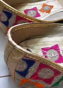 Embroidered Jutti Mojari Flats