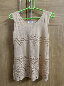 Elegant Sleeveless Knit Top with Cutout Design