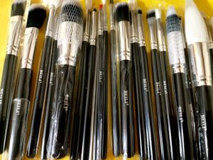 20 Beily Brushes