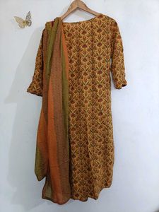 AKS Floral Print Kurta Set - Elegant &amp; Vibrant