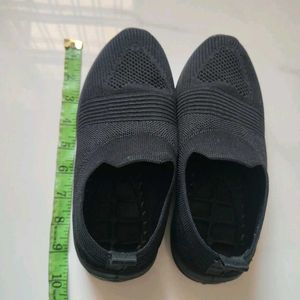 Comfortable Black Slip-On Knit Shoes