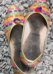 Beautiful Pair Jutti