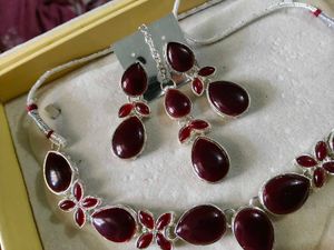 Exquisite Red Stone Necklace and Earring Set