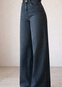 High-waisted, wide-leg denim jeans in a medium-to-