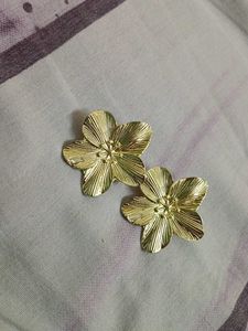 Gold Tone Flower Earrings