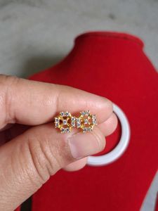 Elegant Diamond Stud Earrings gold ✨️