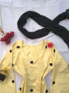 Floral Corset Kurti With Scarf 💛