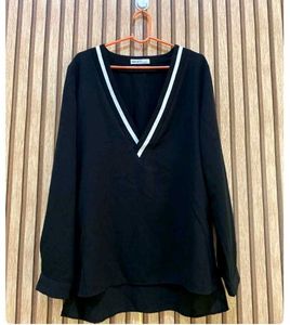 New Chic Black V-Neck Top 🎩