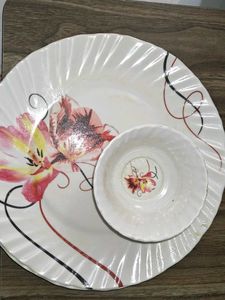 5 Floral Dinner Plates and 2 Bowls