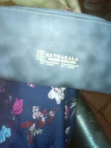 Stylish Grey Zippered Wallet