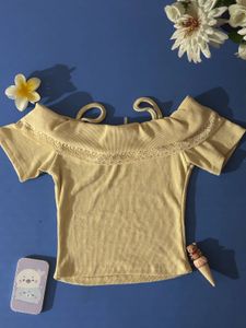 Off-Shoulder coquette top